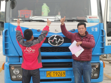 疫情陰霾籠罩下，上汽紅巖“服務零距離”與卡友同舟共濟517.png