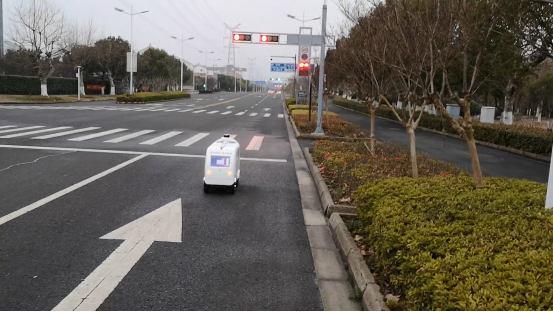 【0217】蘇寧物流5G臥龍無(wú)人車蘇州上崗送出第一單340.png
