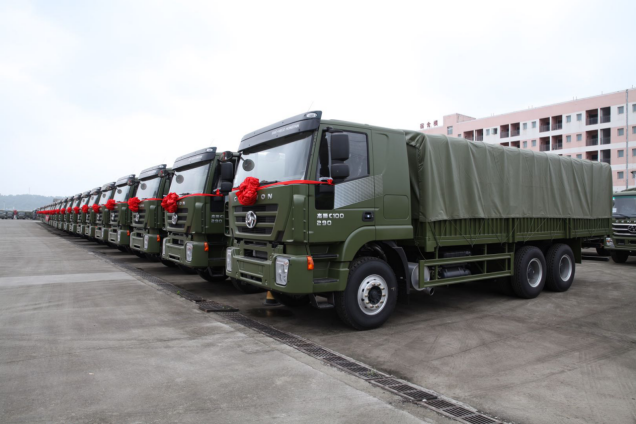 上汽紅巖海外市場稿件-軍規(guī)品質(zhì)備受青睞 290輛紅巖軍車交付柬埔寨-20200613415.png