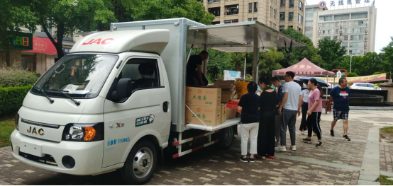 江淮轎卡用戶稿《江淮轎卡售貨車成白領(lǐng)創(chuàng)業(yè)首選車型！》137.png
