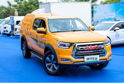 再獲技術創(chuàng)新獎——江淮新能源商用車以高品質贏得用戶信賴576.png