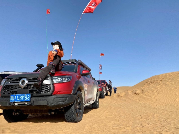 英雄再會(huì)！長(zhǎng)城炮車主玩轉(zhuǎn)阿拉善英雄會(huì)