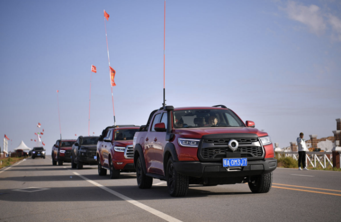 英雄再會(huì)！長(zhǎng)城炮車主玩轉(zhuǎn)阿拉善英雄會(huì)