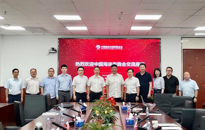 中物聯(lián)領導與中海油一行合影