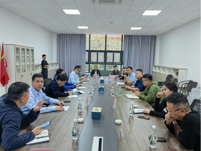貴州省物流行業(yè)協(xié)會(huì)、貴州省外經(jīng)貿(mào)企業(yè)協(xié)會(huì)、貴州現(xiàn)代物流產(chǎn)業(yè)集團(tuán)赴廣西、云南開展商貿(mào)物流專題調(diào)研989