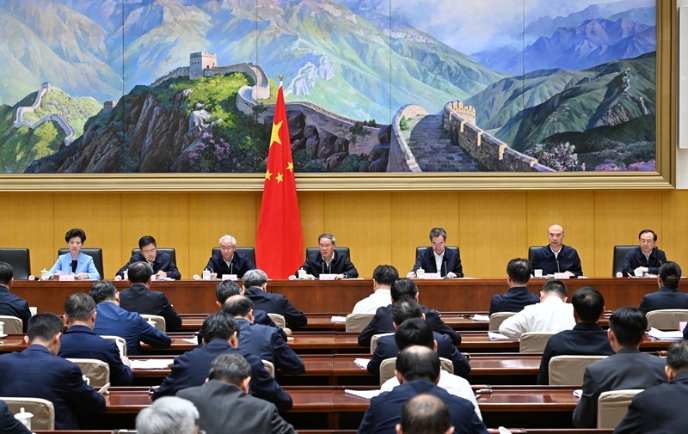 李強在做強國內(nèi)大循環(huán)工作推進會上強調(diào)：把做強國內(nèi)大循環(huán)作為推動經(jīng)濟行穩(wěn)致遠的戰(zhàn)略之舉